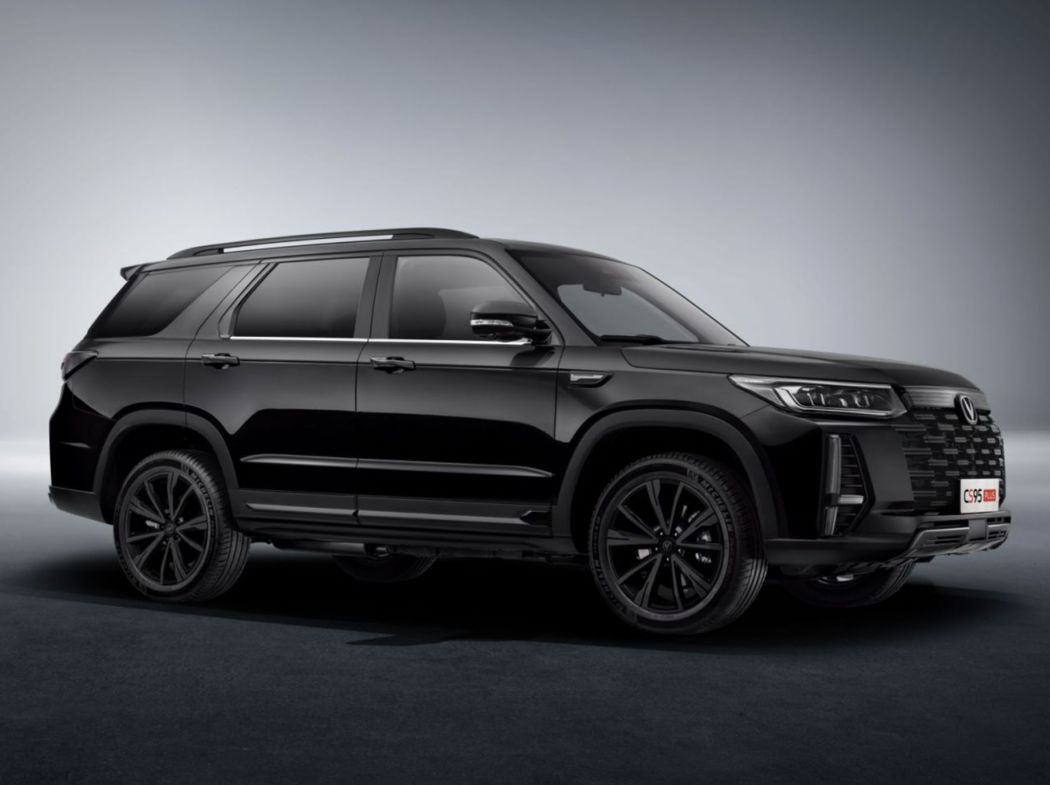 长安CS95PLUS售17.59万起，重新定义家庭智能大7座SUV
