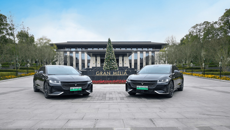 岚图追光PHEV成都区域上市，硬刚传统豪华混动车