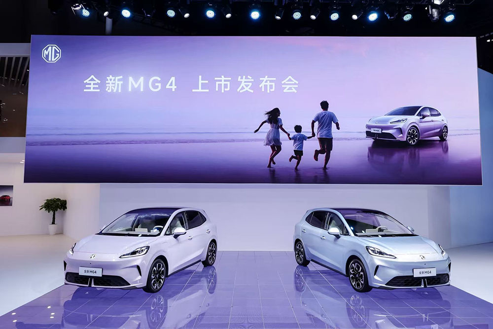 全新MG4售价6.58万起，10万内首款半固态电池车型，这辆小车不一般