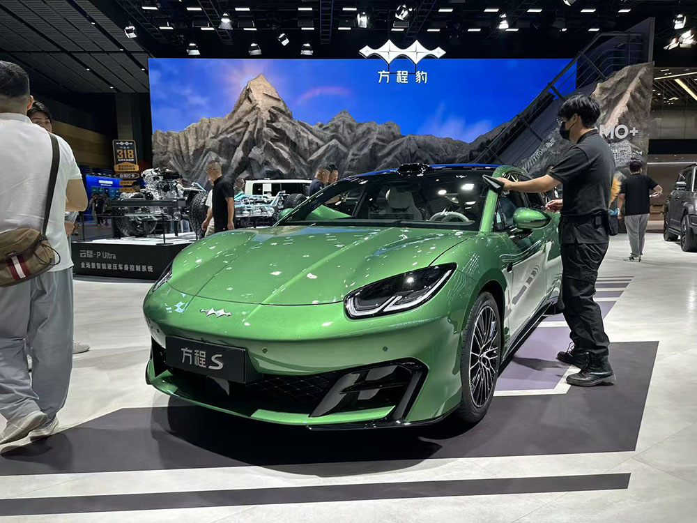 23万起搭载云辇-M，900km长续航加持，方程S不止颜值更有硬实力
