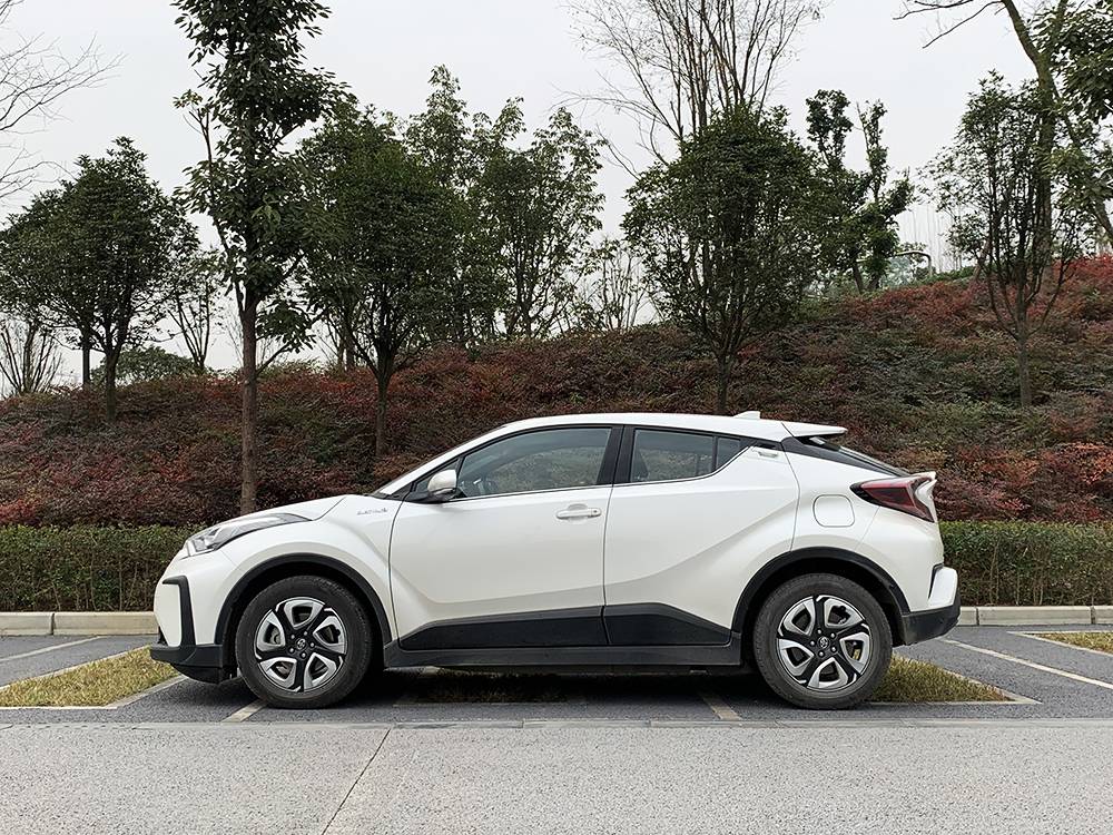 试驾广汽丰田C-HR EV，油改电，20多万值不值？