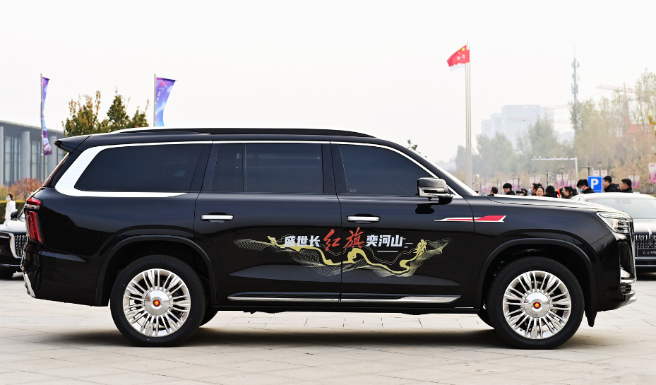 红旗顶级豪华SUV曝光,气势不输库里南,配4.0T V8+空气悬架