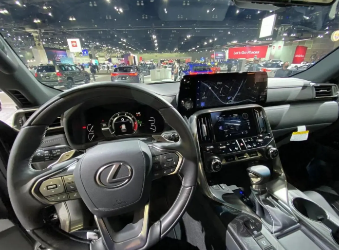 雷克萨斯LX600洛杉矶首发，四座更豪华，V8换涡轮，配10AT